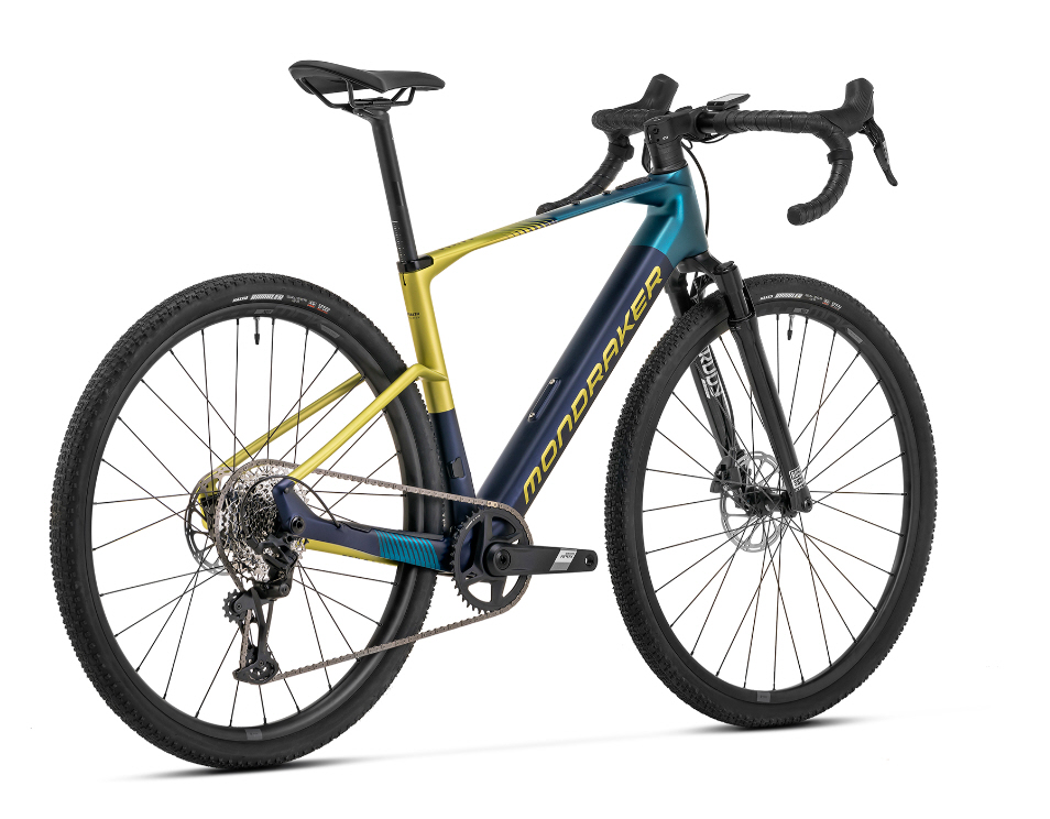 Mondraker Dusty R – hintere Schrägansicht mit Fokus auf Antrieb und Aero-Sattelstütze.