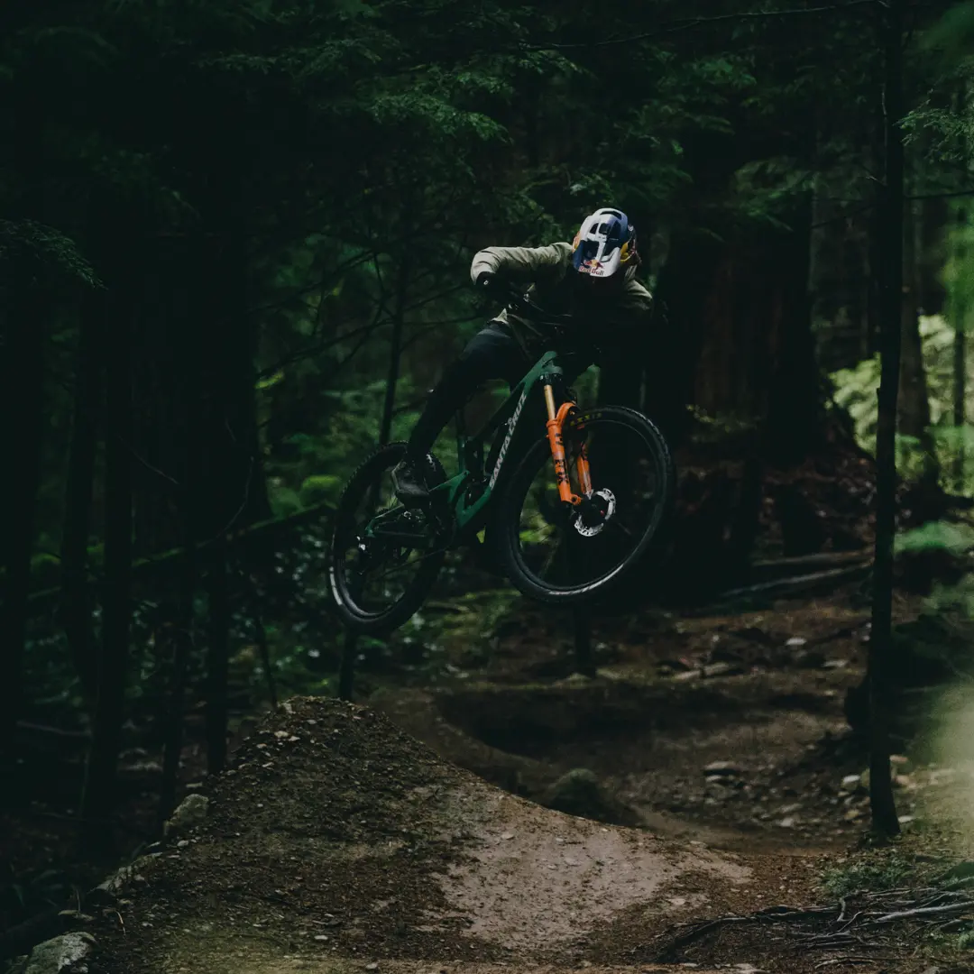 Jackson Goldstone auf seinem 5010 Enduro Bike