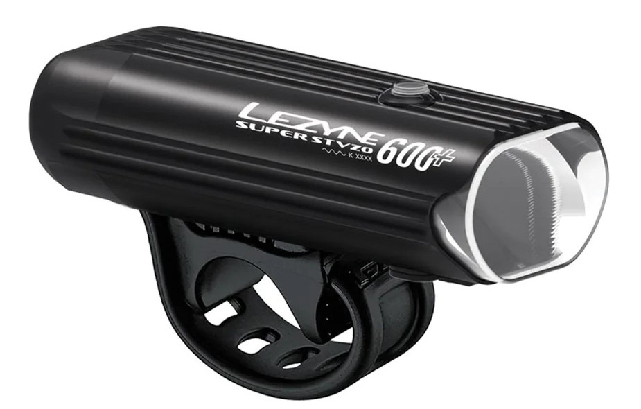 Reflektor akumulatorowy LEZYNE Super Drive 600+ zgodny z niemieckimi przepisami StVZO